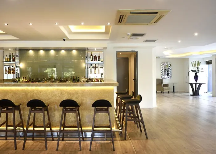 Athens Avenue Hotel