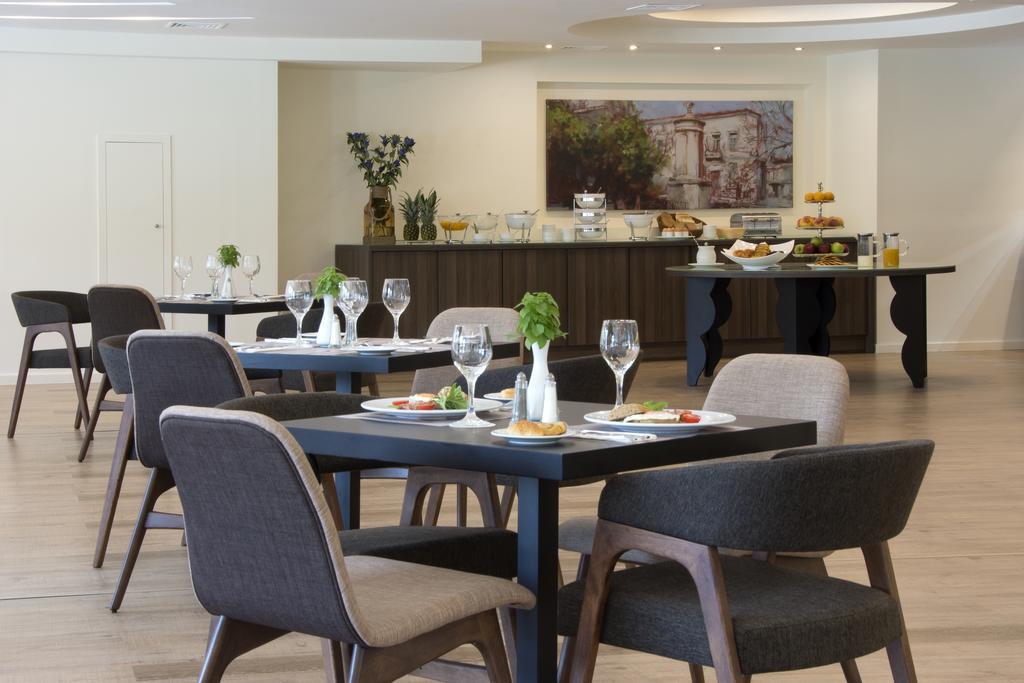 Avenue Hotel